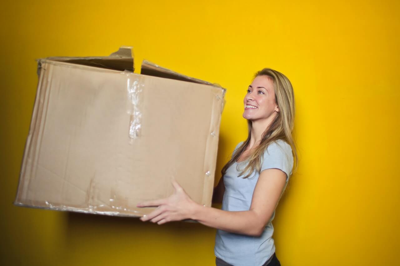 Prevent Shipping Damage by Packing clothes in customized Boutique Boxes