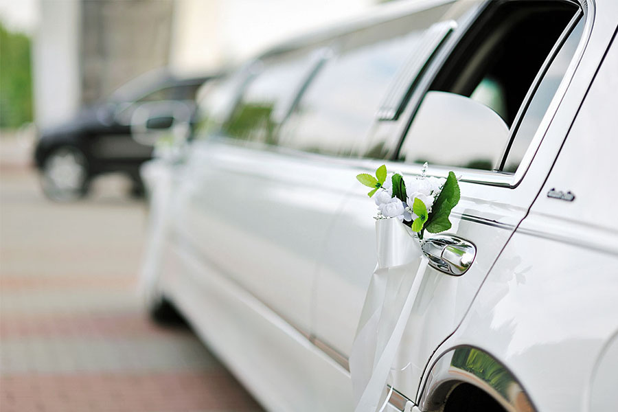The Benefits of Chauffeured Wedding Vehicles