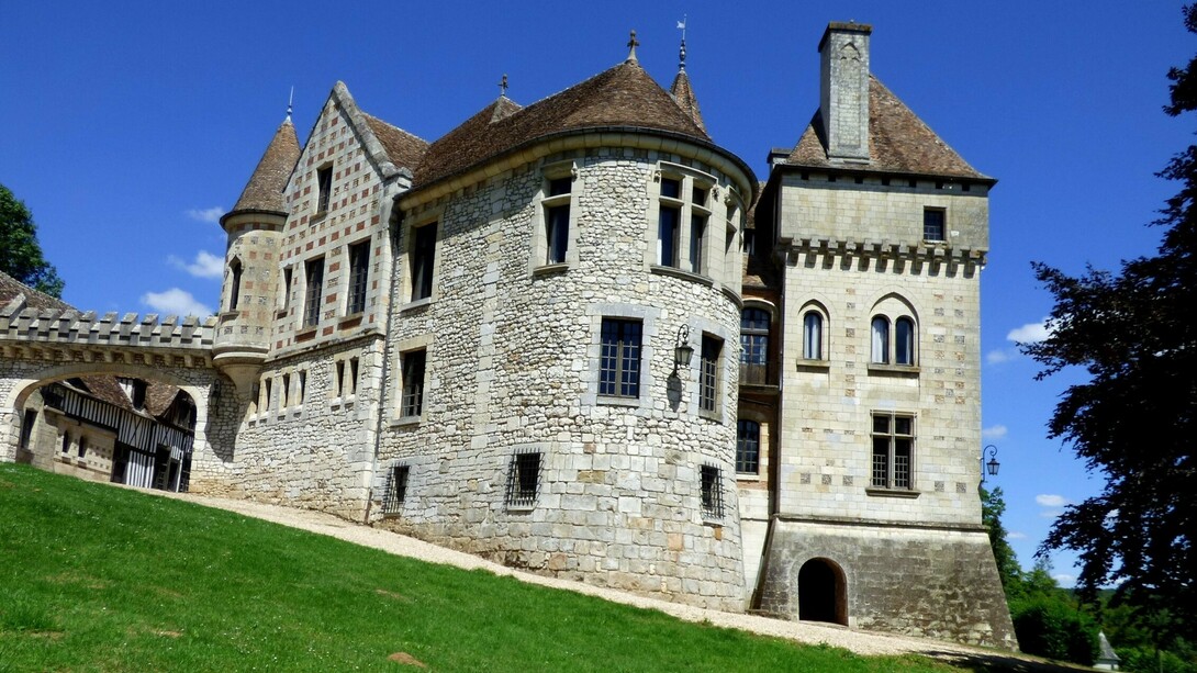 The French chateau – from its origins to today