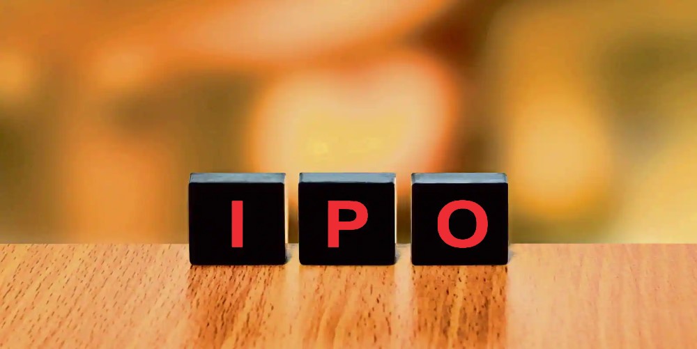 What are the major advantages of investing in IPO?