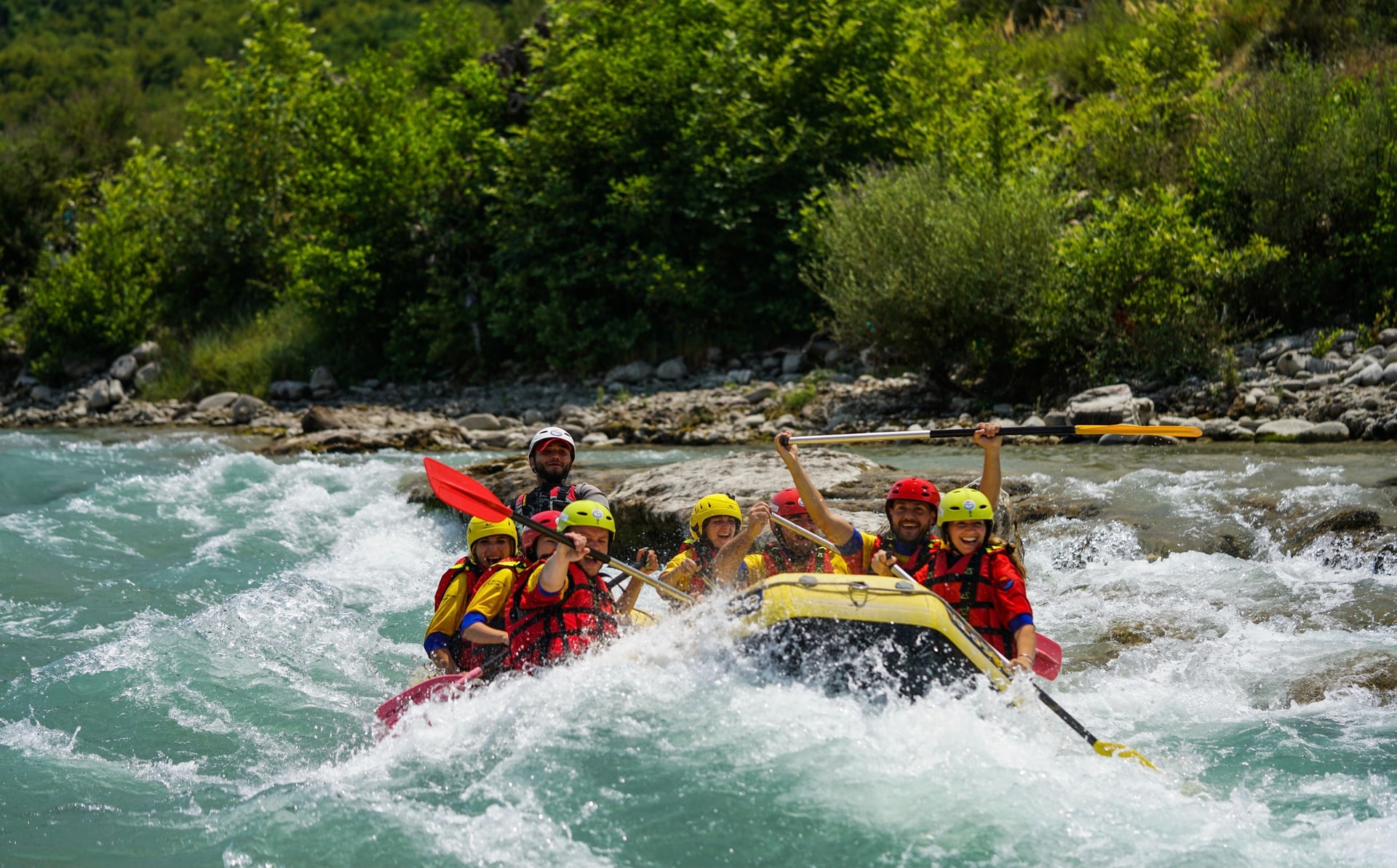 White water rafting guide – what is and how extreme can be