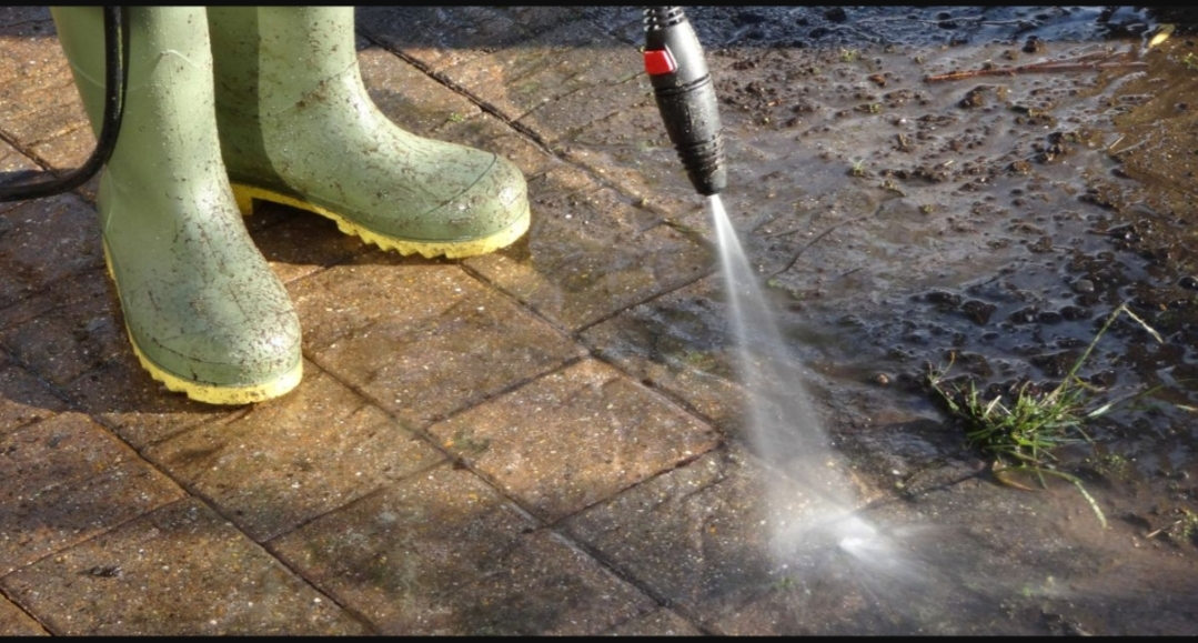 The Ultimate Guide to Power Washing vs. Pressure Washing: Which is Best for Your Home?